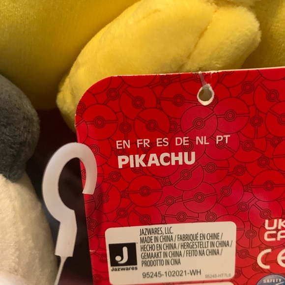 Winking Pikachu Pokémon plush NWT - Picture 2 of 4